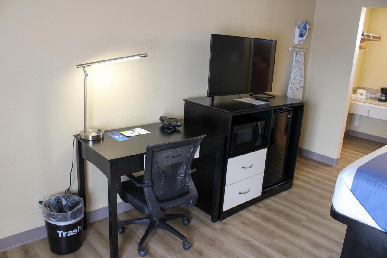 Days Inn By Wyndham Bend Ngoại thất bức ảnh