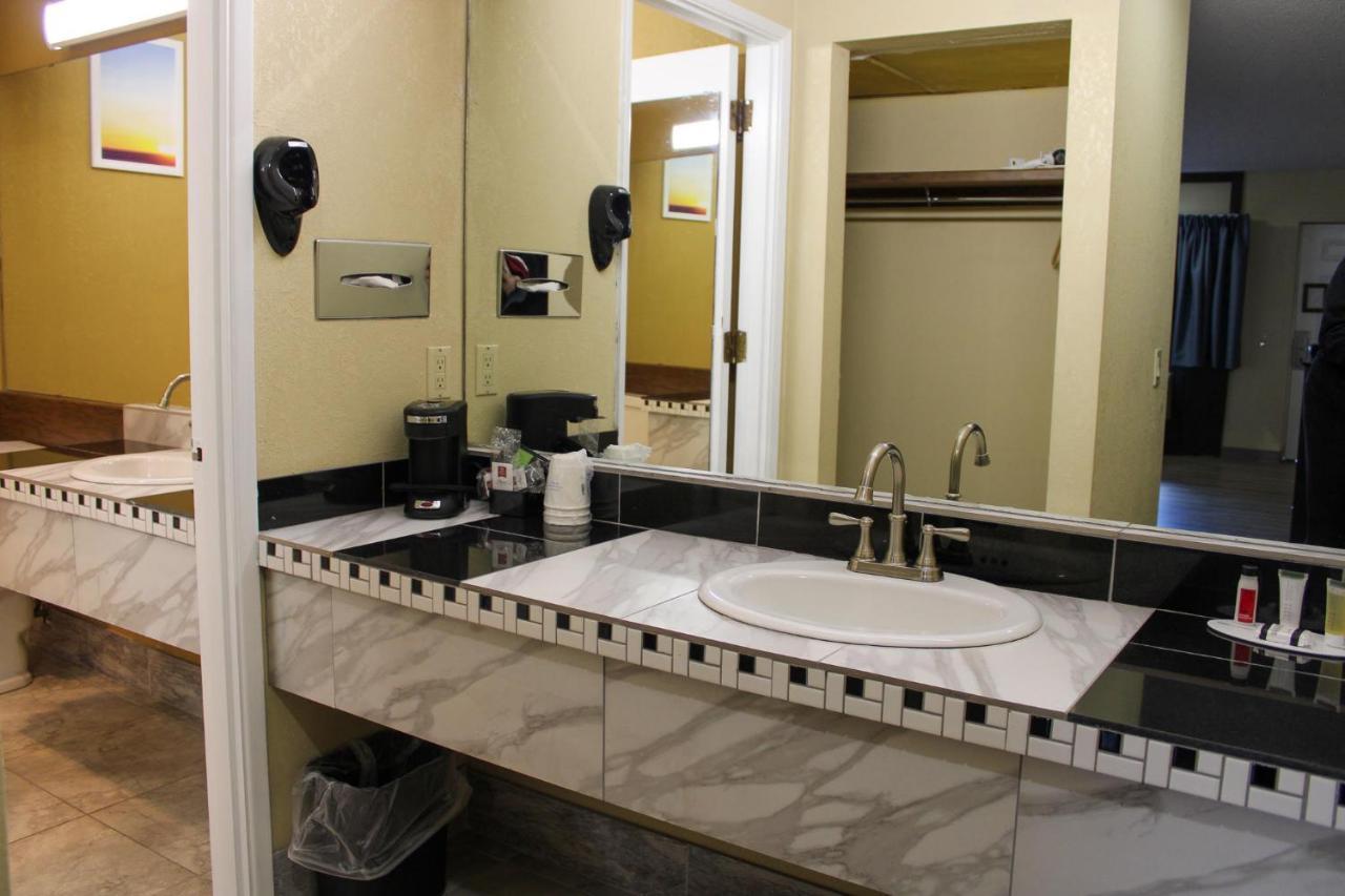 Days Inn By Wyndham Bend Ngoại thất bức ảnh